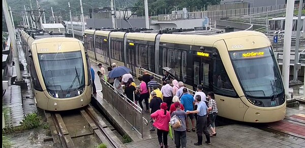 機廠登車平台試辦搭乘。圖／新北市捷運工程局提供