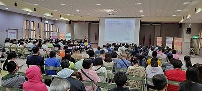 相關機關宣導公寓大廈法令。圖／台中市住宅處提供