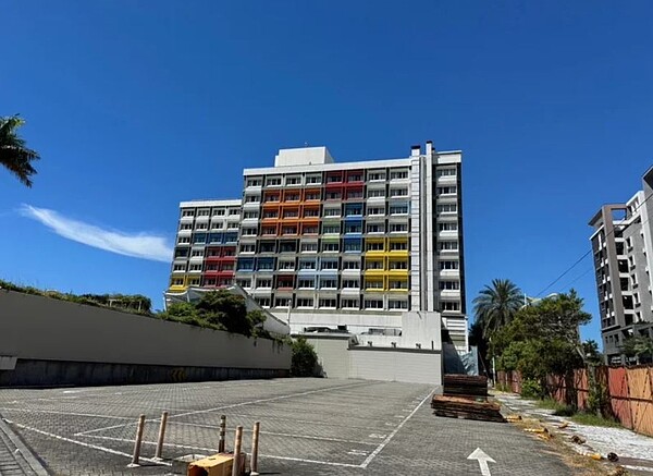 403地震造成翰品酒店花蓮受損,7月31日將拆除重建,工期4個月。圖/花蓮縣政府提供