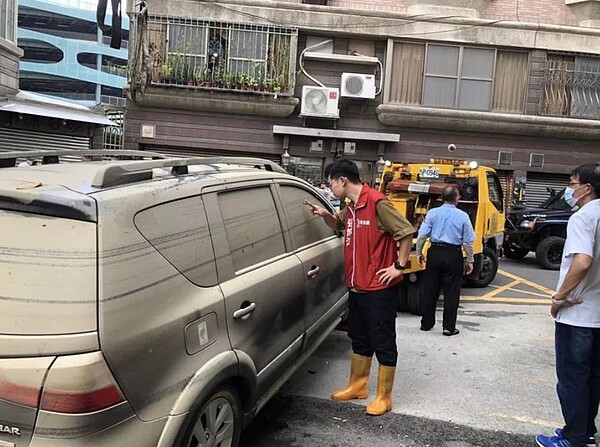 三民區日安地球大樓泡水車已經清空，總數超過200輛。圖／議員張博洋提供
