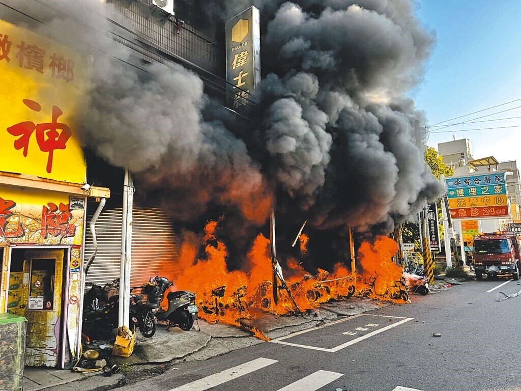 彰化縣北斗鎮中山路一段1棟透天厝，30日清晨6時許發生火警，火勢猛烈，造成3死2傷，事發的雙拼透天厝竟隔成45間房出租。圖／民眾提供、葉靜美彰化傳真