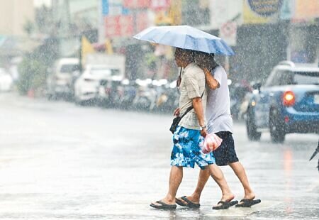 為防止極端氣候強降雨災害,台北市投入巨資興建維護水利設施,不過審計部審核報告發現,台北市雨水下水道管線橫越尚有18案未改善,影響排水效果。(本報資料照片)