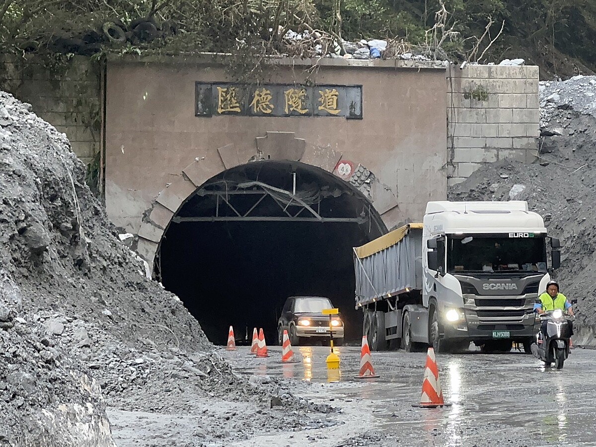 凱米颱風讓蘇花公路和仁到崇德段中斷7天，上月30日傍晚開放雙向通行，仍有交管，每天採3時段放行。圖／公路局提供