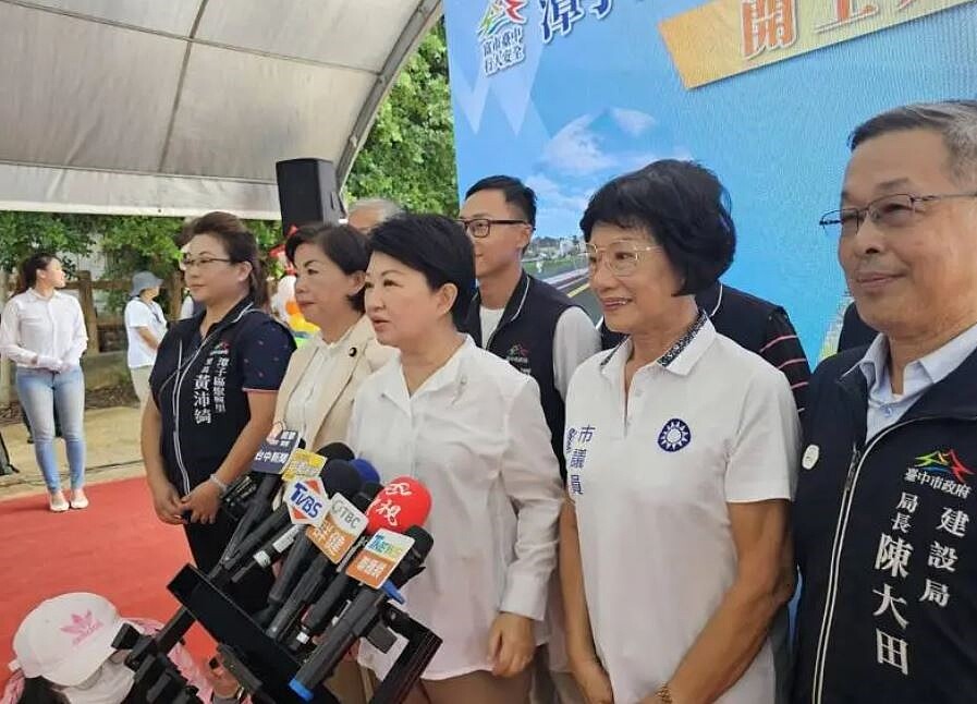 台中市建設局斥資3億4290萬3000元辦理潭興路中86-1,福貴路至新興國小前拓寬工程」,由市長盧秀燕主持開工祈福典禮。記者游振昇/攝影