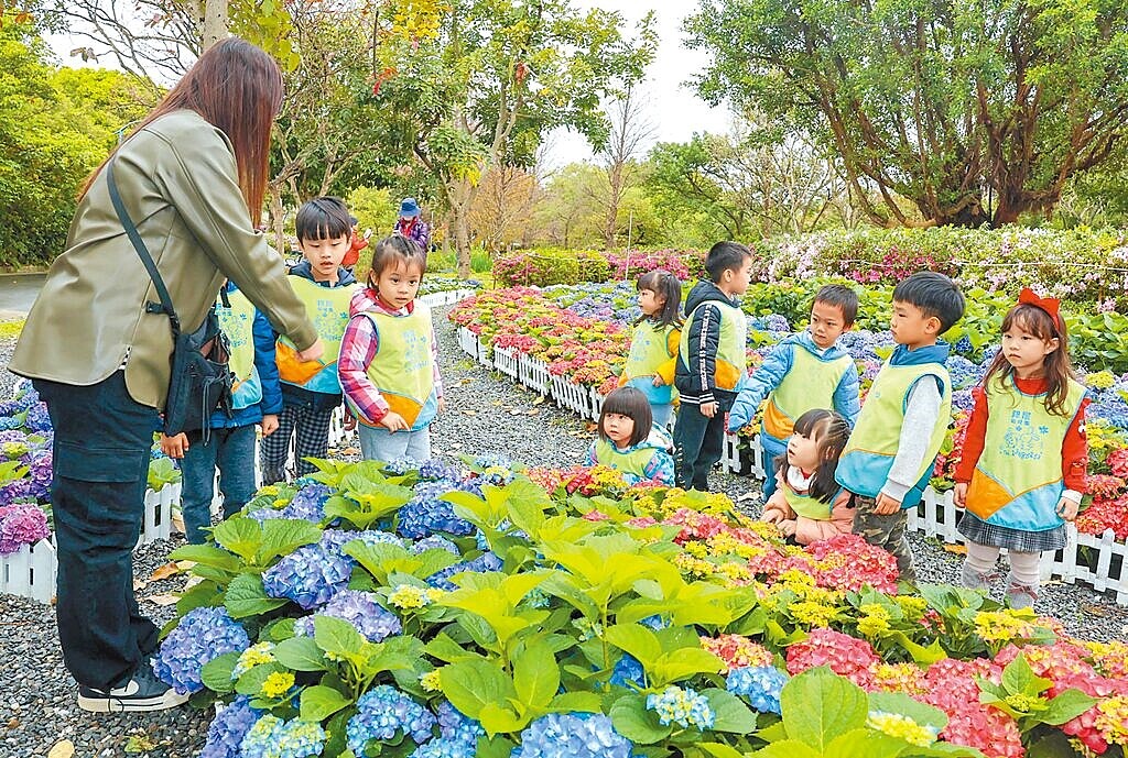 養小孩要多少錢才夠？根據衛福部統計，養0到6歲小孩的家庭，平均每月支出就要5.4萬元；養一名6到12歲兒童的家庭，平均每月支出達5.9萬元。圖／中時報系資料照