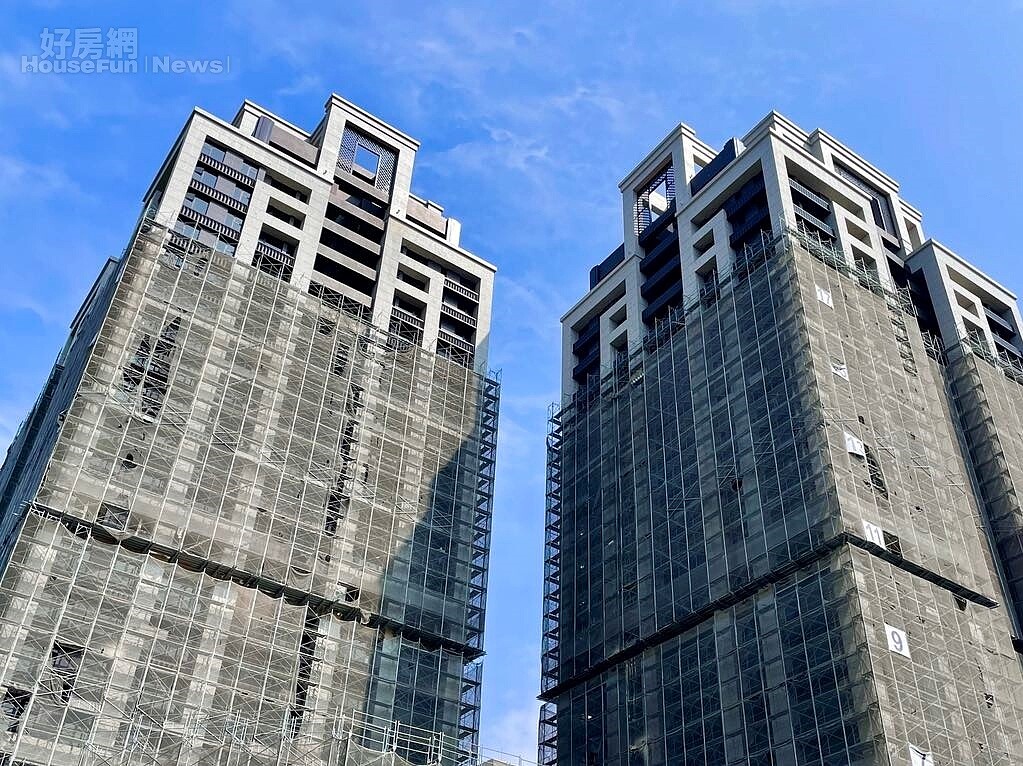 租屋10年被吵夠 怒買頂樓 房仲曝3秘訣爽爽住 網友好奇業務瘋狂推銷頂樓戶是否有什麼問題?圖/好房網News記者呂詠柔攝
