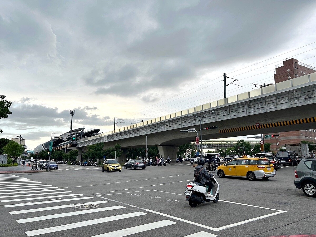 不如買舊市區?台中近3年預售屋交易「狂增區域」曝光! 擁有豐富生活圈、學區、雙鐵及醫療設施優勢的台中「南區」,近三年的預售交易量成長大增!圖/好房網News記者林和謙/攝