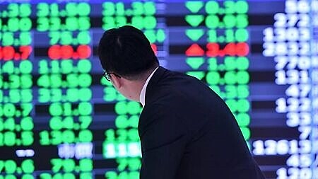 法人觀察上周五台股拉回逾千點,其中投信逆勢買盤破百億元,多檔高股息ETF受益人數不減反增,前10名合計增加超過10萬人。圖∕本報資料照片