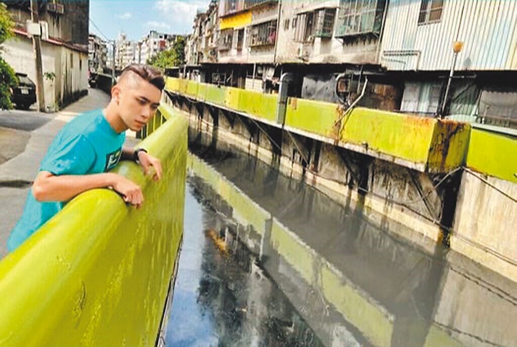 新北市新莊潭底溝抽水站機組更新工程6日3度流標,民眾黨議員陳世軒批評,市府對不起新莊居民。(陳世軒提供/呂健豪新北傳真)