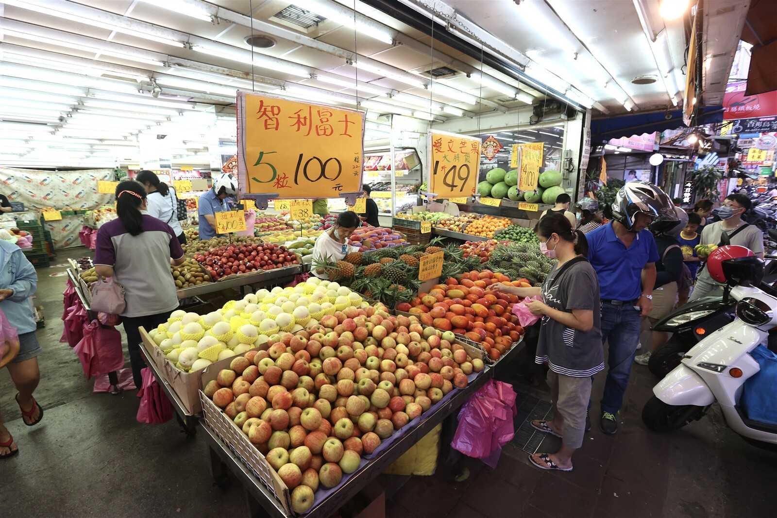 7月除了蔬果價格高漲外，服務類物價年增2.51%。圖／聯合報系資料照片 