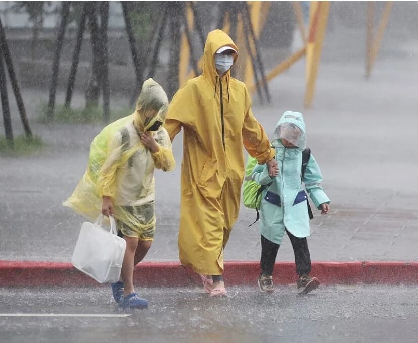 午後雷陣雨的熱區可能轉移到苗栗以北山區以及平地，中南部及東部山區雖然也有午後雨，但雨勢可能不會像6日那麼劇烈，下半天前往山區或在大台北地區，要特別留意。圖／聯合報系資料照片