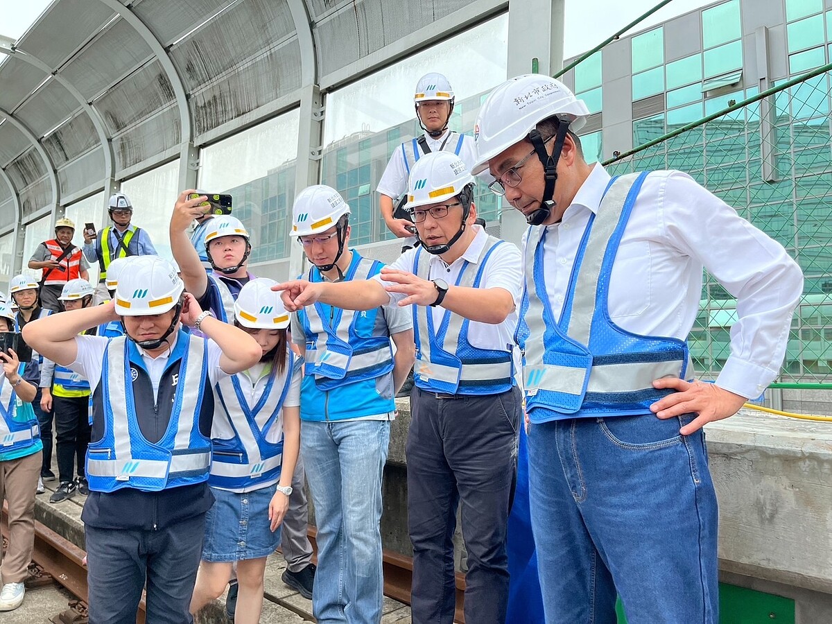 市長侯友宜視察捷運環狀線復原工程進度。圖／新北市捷運局提供