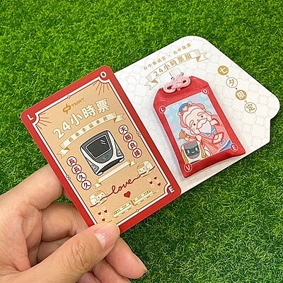 台中捷運與樂成宮聯名推出御守旅遊票套組,七夕限定發售。圖/台中捷運公司提供