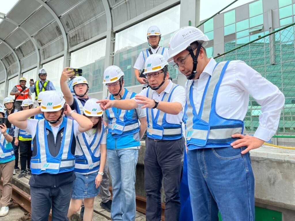 新北市長侯友宜視察捷運環狀線復原工程進度，圖片新北市政府提供