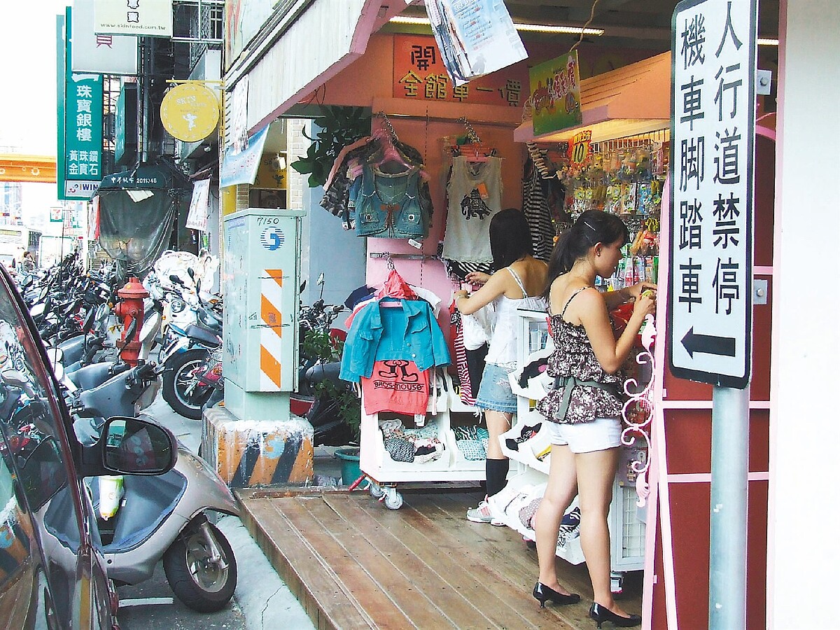 騎樓作為營業使用,應按營業用稅率課徵3%房屋稅。聯合報系資料照