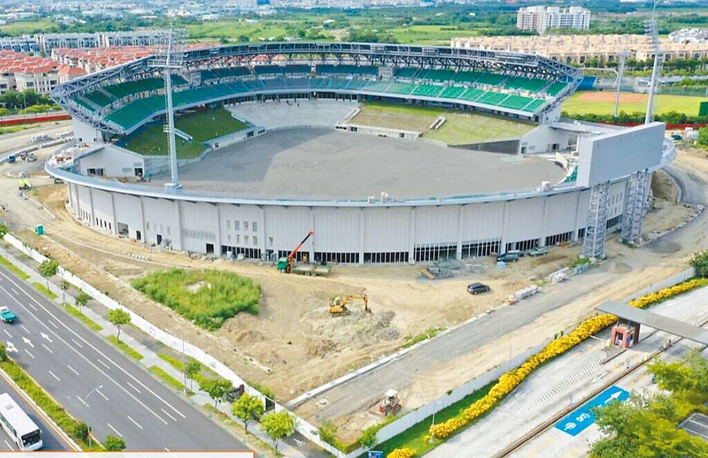 亞太國際棒球訓練中心成棒主球場更換人工草皮引發輿論撻伐,台南市政府8日急轉彎,宣布恢復採用天然草皮。(台南市政府提供/曹婷婷台南傳真)