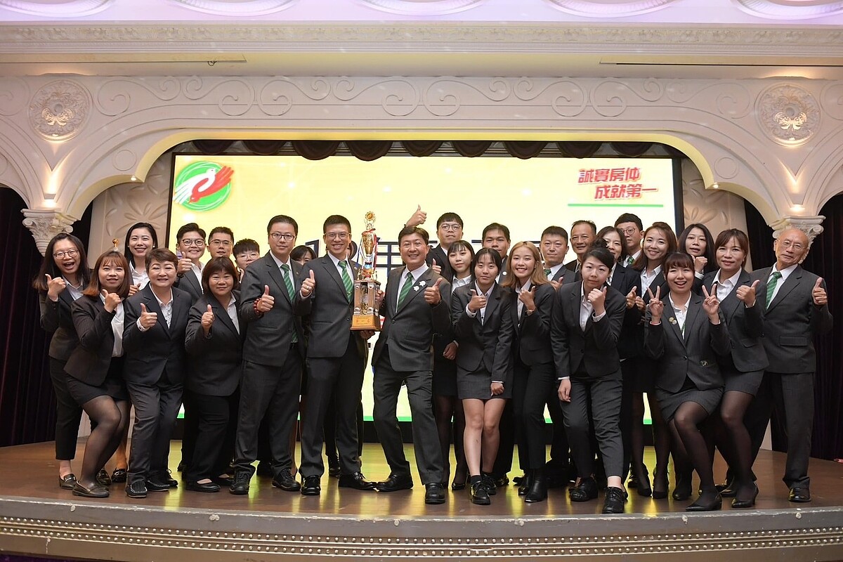 有巢氏房屋台中秀泰圓滿加盟店不只績效佳,也曾獲「經紀業組-金仲獎評審團大獎」。圖/永慶房產集團提供