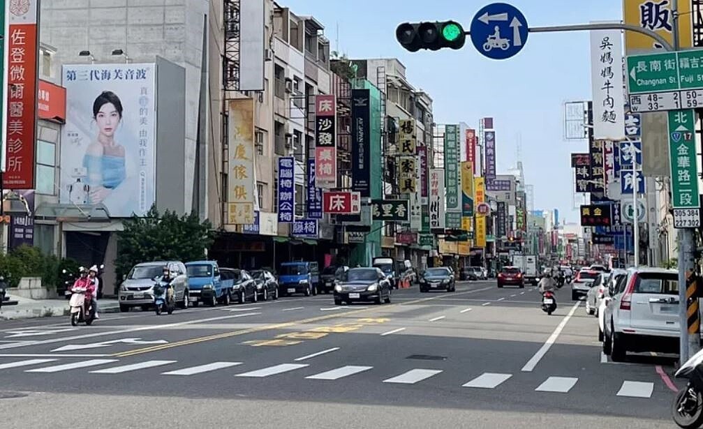 台南市10個行政區從本月24日起全面開放單向兩線道不強制機車左轉。圖/台南市交通局提供