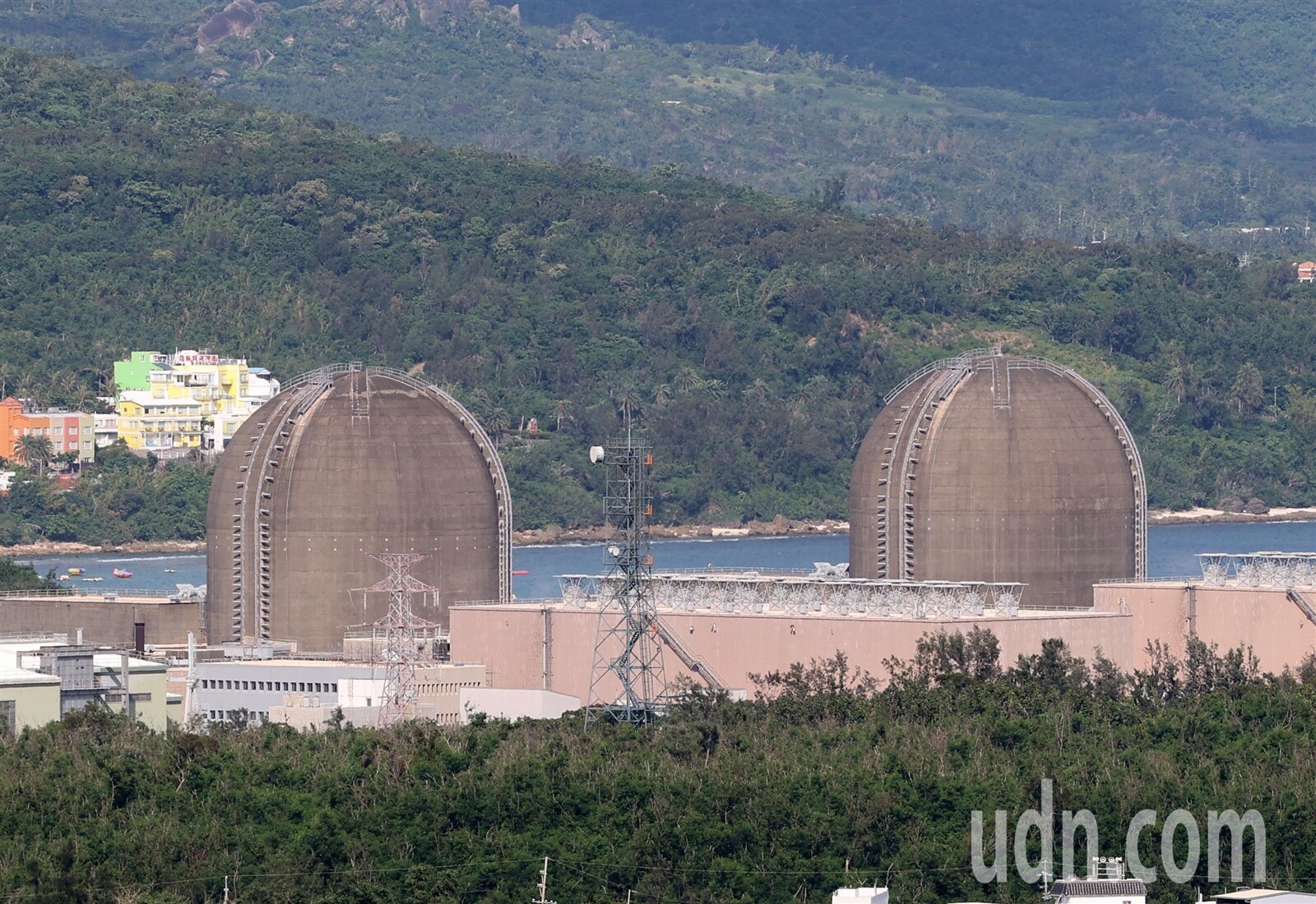 核三廠1號機自7月27日停機除役，產業界及和碩董事長童子賢一再為核三廠延役請命。聯合報系資料照 