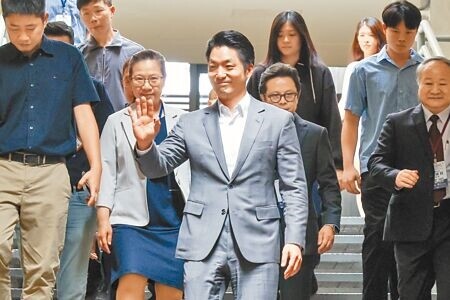 
台北市長蔣萬安（中）9日出席公私立中等學校校長會議並致辭，他也宣布，北市下年度教育預算再次增加。（鄧博仁攝）
