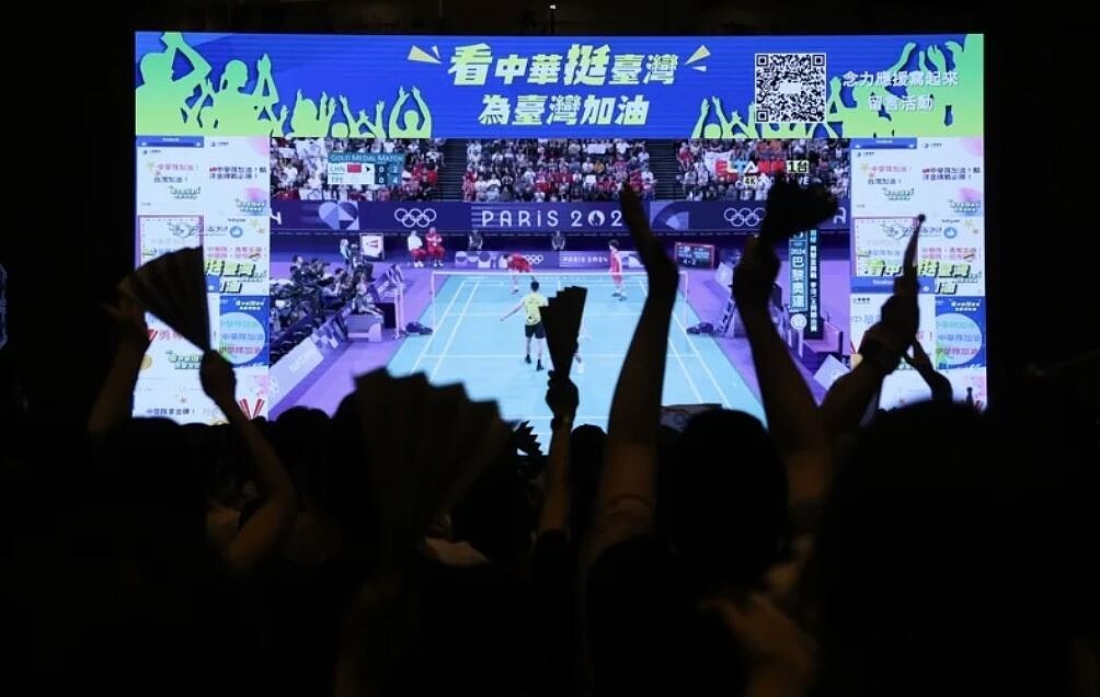 中華電信4日在台北車站舉行「看中華挺臺灣,為臺灣加油!」應援轉播活動。記者葉信菉/攝影