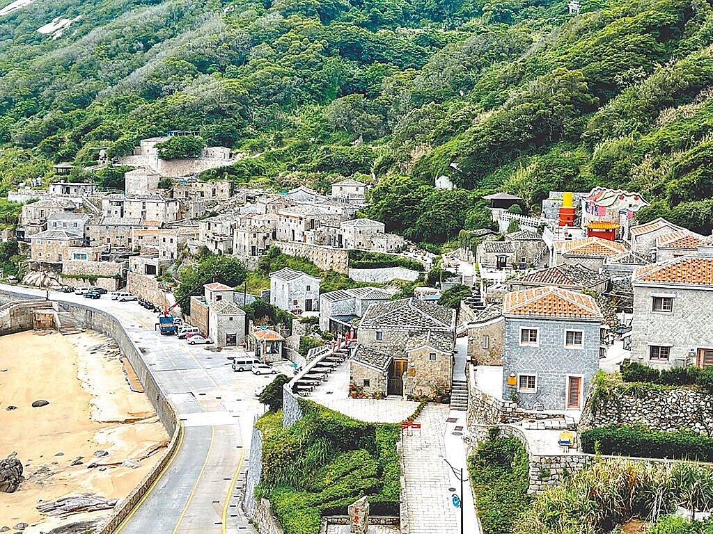 疫情後首團陸客旅行團9日上午抵達馬祖，陸委會對此表示樂見、歡迎。圖為馬祖芹壁資料照／《馬祖日報》提供