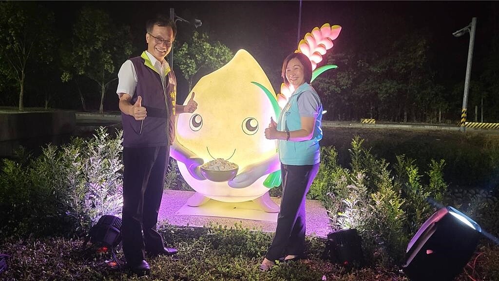 田中鎮高鐵田中路綠色走廊第二期改善計畫完工啟用,米寳意象造景象徵田中作為台灣稻米糧倉的地位。圖/田中鎮公所提供