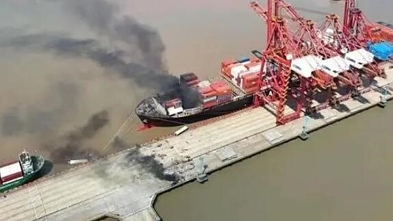 陽明海運動明輪在浙江寧波舟山港發生爆炸。圖/澎湃新聞