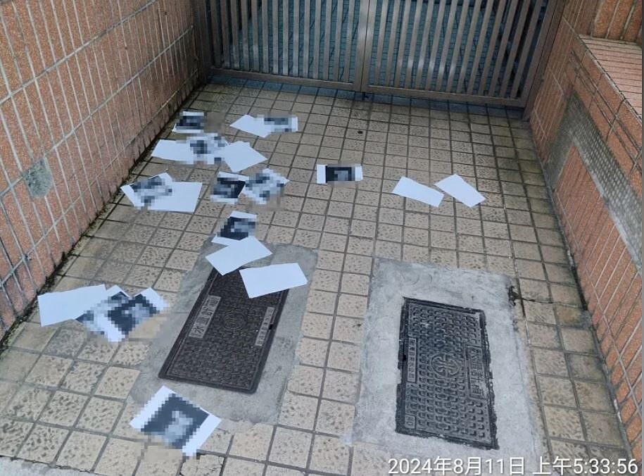 社區門口地上也滿是討債文宣。圖／截取自臉書社團汐止集團
