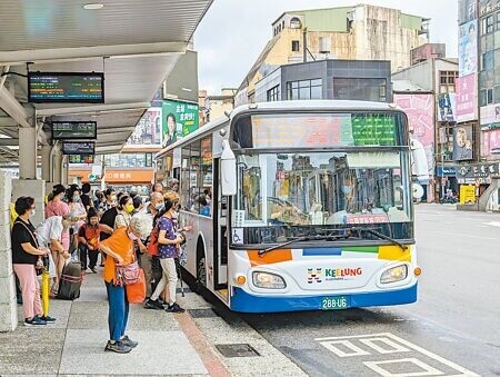 
基隆市公車持續虧損，審計部基隆市審計室建議基隆市政府檢討營運路線、開源節流。（張志康攝）
