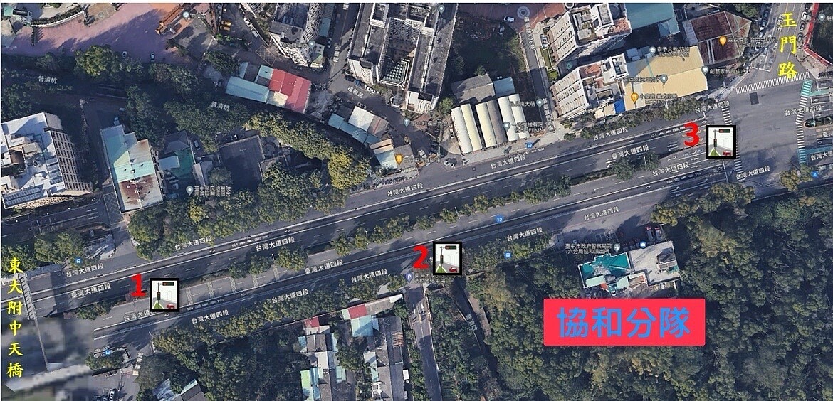 台中「這幹道」增設LED智慧路標 警消出勤一目了然 消防局表示,汽機車駕駛行經台灣大道四段協和消防隊前請配合減速。圖/台中市交通局提供