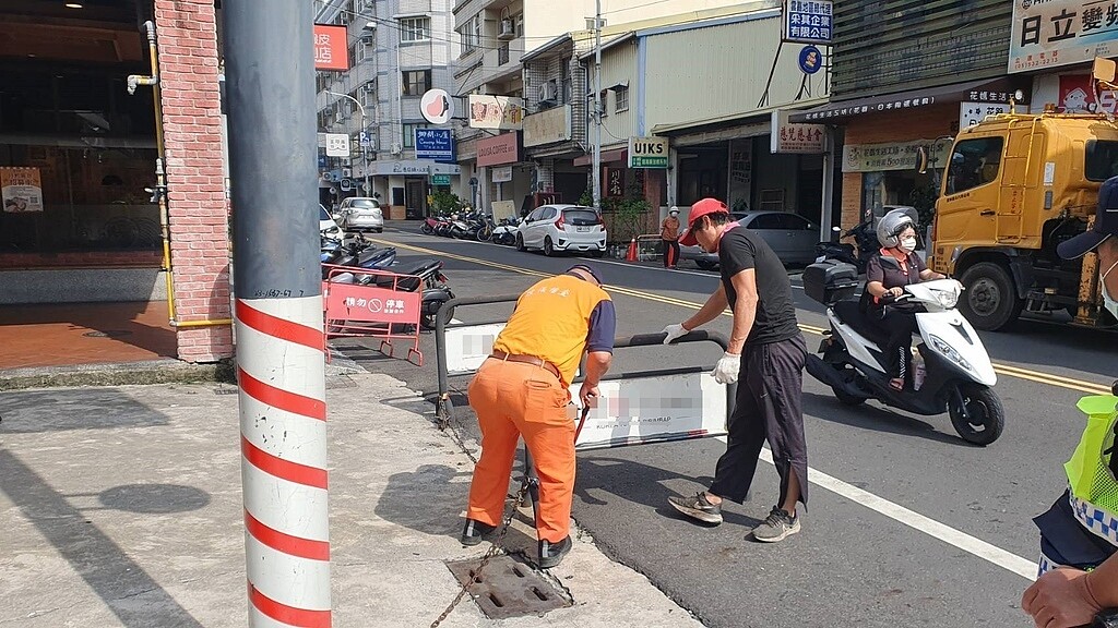 斗六警與清潔隊合作清道 共創安心用路環境