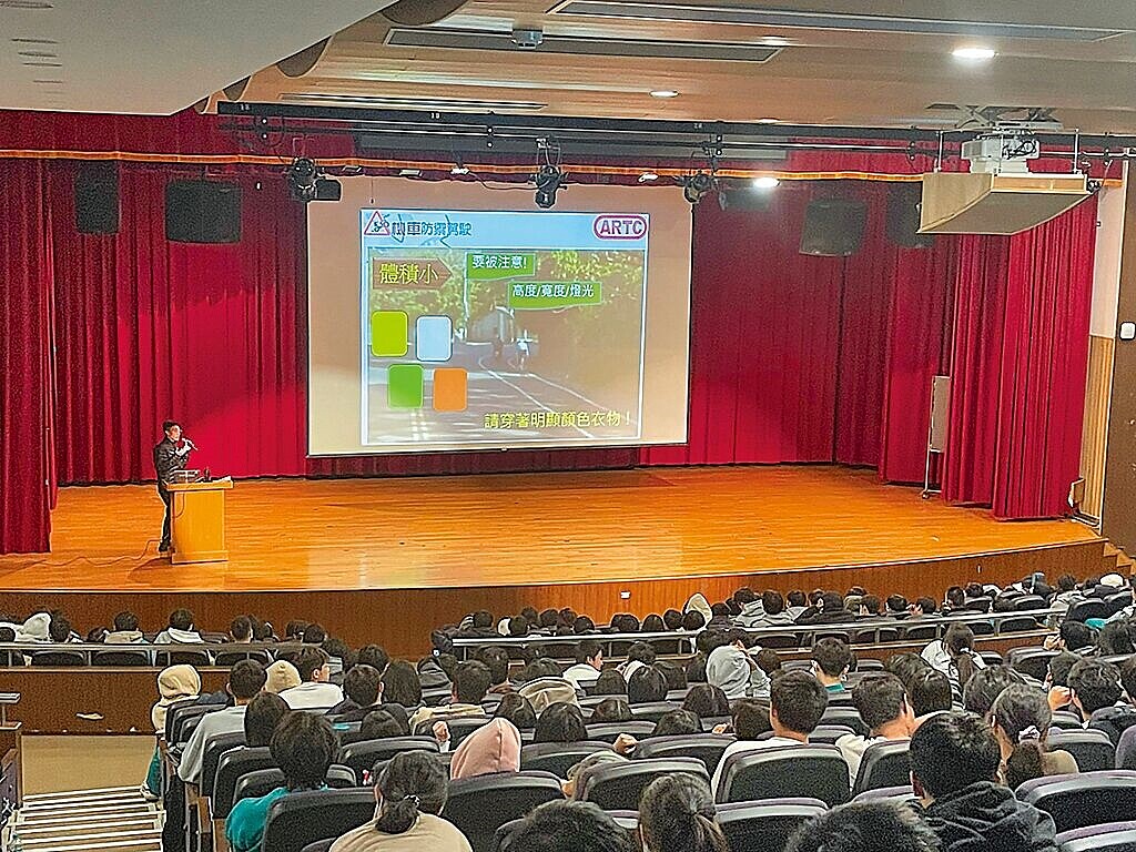 台北市交通局在2019至2023年編列780萬元至858萬元經費宣導交通安全,不過,台北市審計處發現宣導場次有下降趨勢。圖/台北市交通局提供