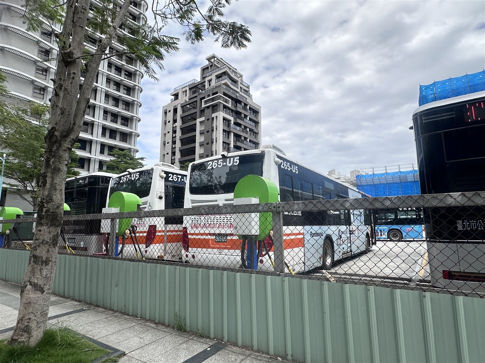 新北市推動2030年公車全面電動化。記者張曼蘋/攝影