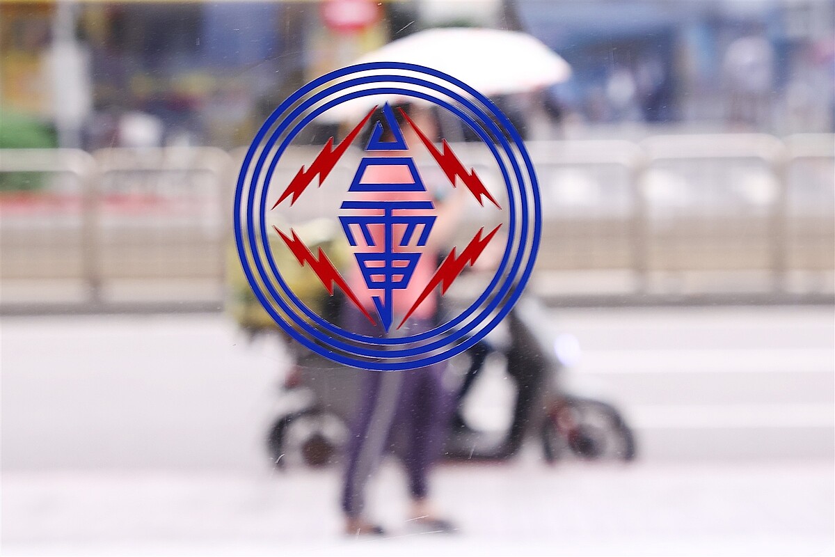 賴政府大手筆救台電,除了今年爭取追加預算、撥補台電1,000億元待立法院通過外,行政院明年總預算再編列1,000億元預算加碼撥補台電,避免台電面臨資不抵債的破產局面。 圖/聯合報系資料照片