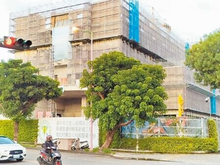 
「台中市老人復健綜合醫院」工程依合約進度如期進行，預計2025年11月正式對外營運。（馮惠宜攝）
