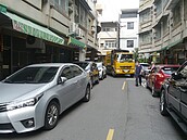 鳳山文西街停車困擾　居民叫苦