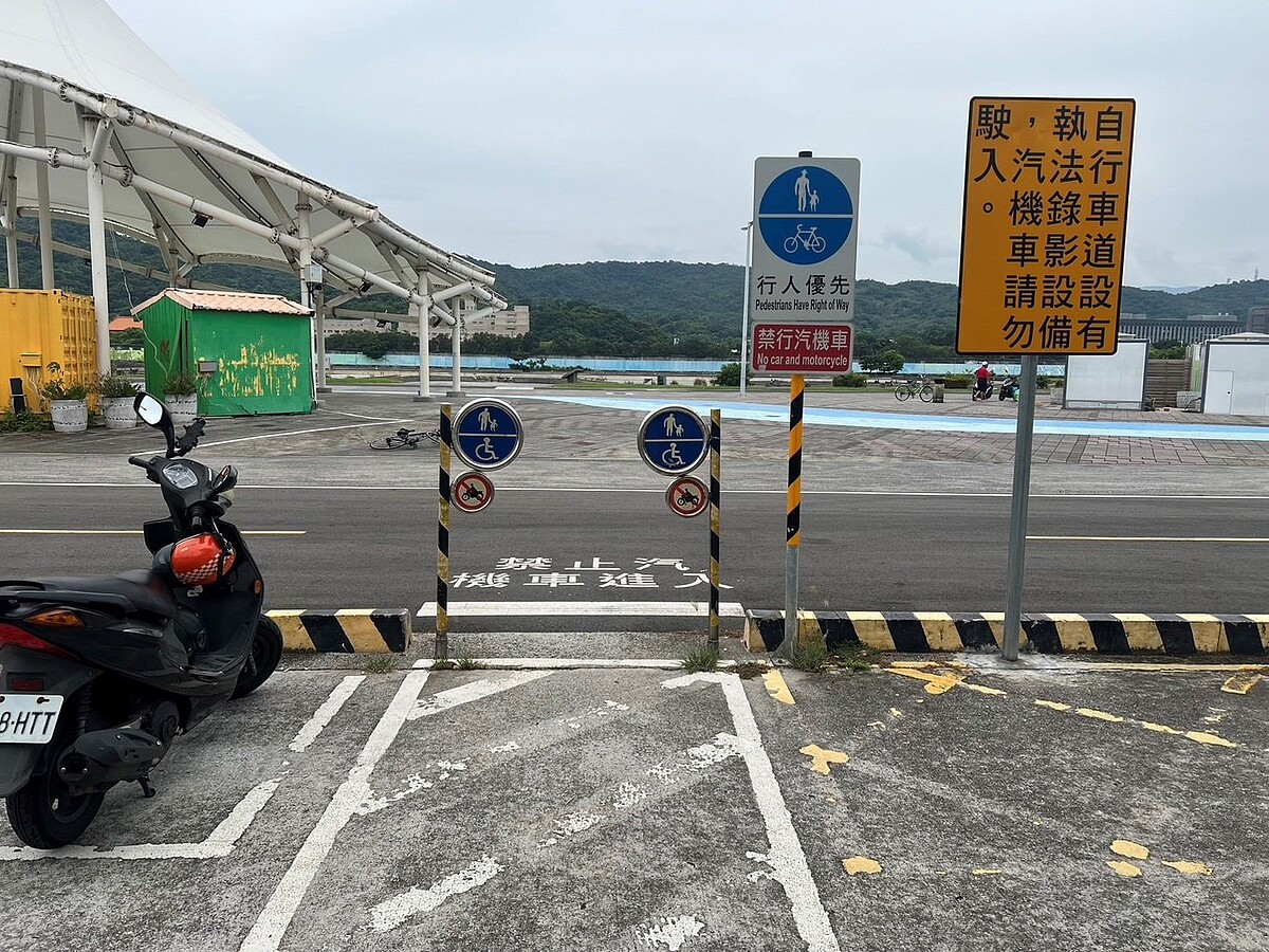 基隆河左岸大佳河濱公園細沙區旁入口處。圖／台北市水利局提供