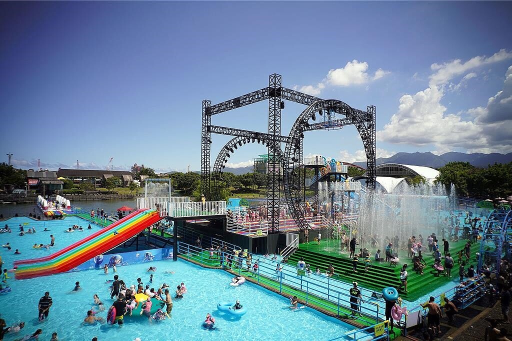 今年宜蘭童玩節將在18日閉幕,不過審計室報告指去年童玩節有票券銷毀比率偏高、水域場地容易造成受傷等問題,文化局表示,今年票券銷售成績佳,也有加強場域改善與維護管理,圖為今年童玩節園區照片。圖/宜蘭縣政府提供