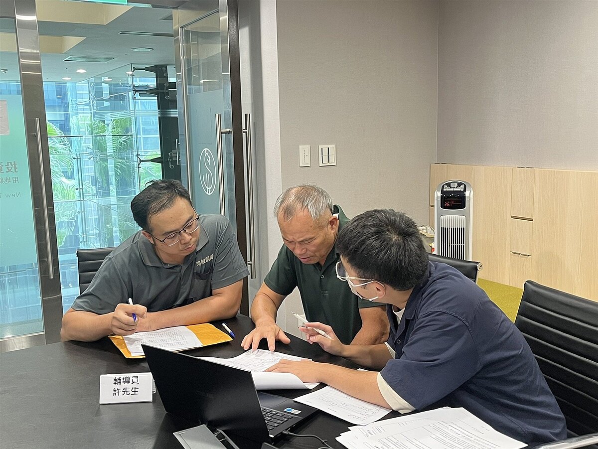 新北市經發局表示,目前業者大多處於修正改善計畫階段,截止今年8月16日,新北市已核定家數為1064家。圖/新北市經發局提供