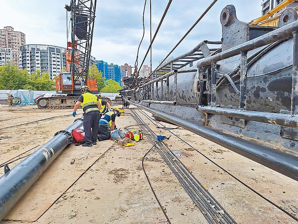 新北市淡水區台電工地17日發生工安意外。圖／淡水警分局提供