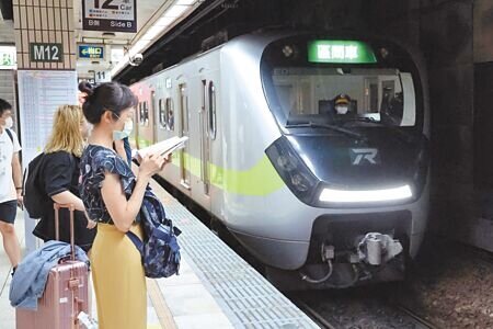 台鐵票價凍漲29年,交通部長李孟諺多次在公開場合提到票價應該要檢討調整。(本報資料照片)