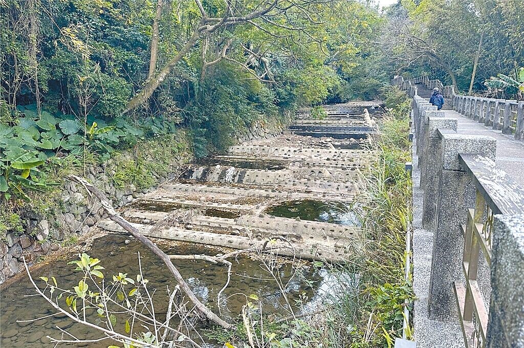 桃園市水務局推動「草嶺溪水環境營造工程（頭寮步道段）」將結合觀光旅遊局「頭寮步道改善計畫」，跨域整合周邊休憩點，串聯慈湖兩蔣園區水岸環境，改善整體景觀，預計2025年9月完工。（桃園市水務局提供／呂筱蟬桃園傳真）