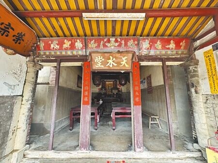 
台中市大肚區大東里趙氏宗祠「天水堂」已有250多年歷史，建物年久老舊，地方近日爭取約213萬元著手修繕。（潘虹恩攝）
