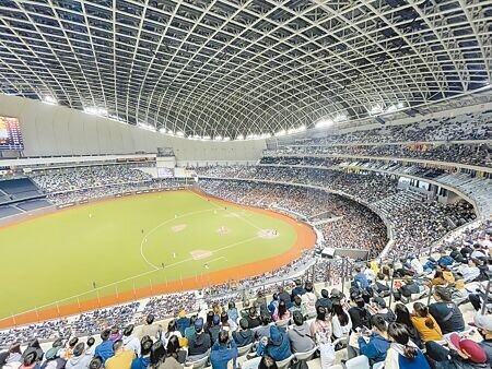 台北大巨蛋發生手扶梯停擺、漏水等問題,引發公安擔憂,外界也關注大巨蛋未來能否辦演唱會。(本報資料照片)