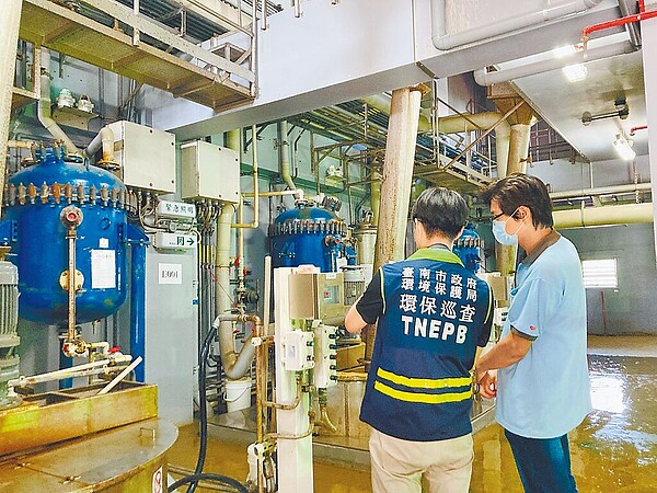 台南市環保局多管齊下改善空汙,持續加強對工業汙染源的管控,希望降低臭氧濃度。(台南市環保局提供/曹婷婷台南傳真)
