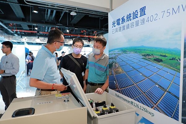 綠能媒合會邀集節電、儲能、太陽光電及能源補助設施綠能業者,提供用電診斷等諮詢。〈經發局提供〉