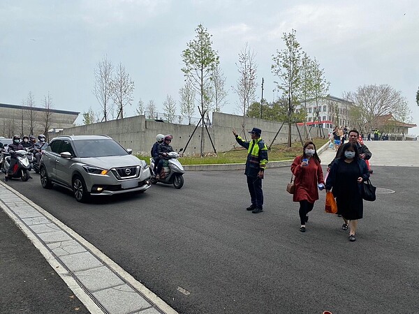 因應大坪頂清明連假車潮，竹市府5大策略實施交管措施。圖／新竹市警察局提供