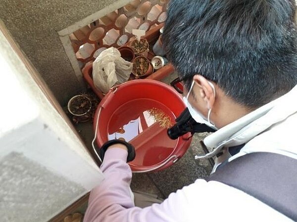 台南登革熱社區誘卵桶指數上升。圖／台南市衛生局提供