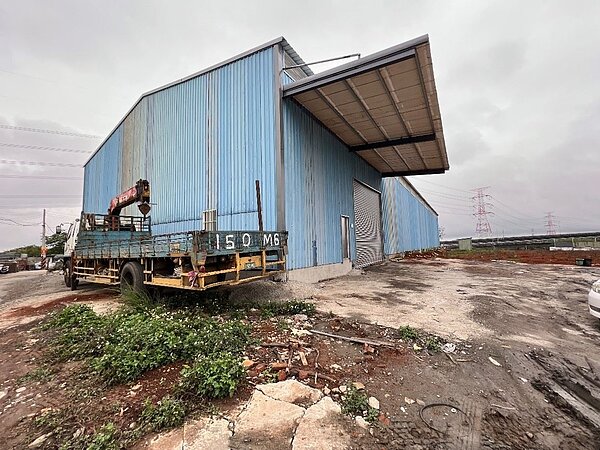 桃園龜山山坡地違建遭市府強拆。圖/桃園市水務局